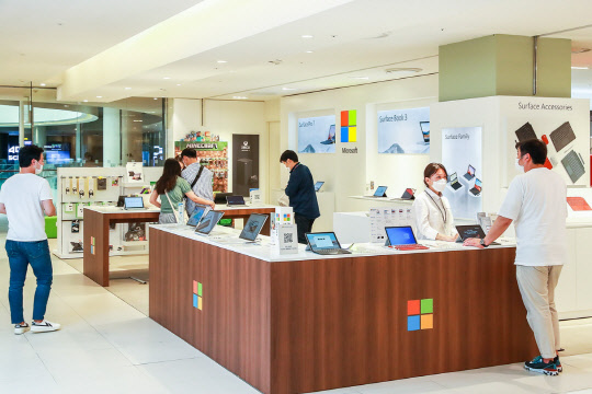 신세계백화점 센텀시티점 마이크로소프트 프리미엄 스토어 내부 모습.   한국마이크로소프트 제공